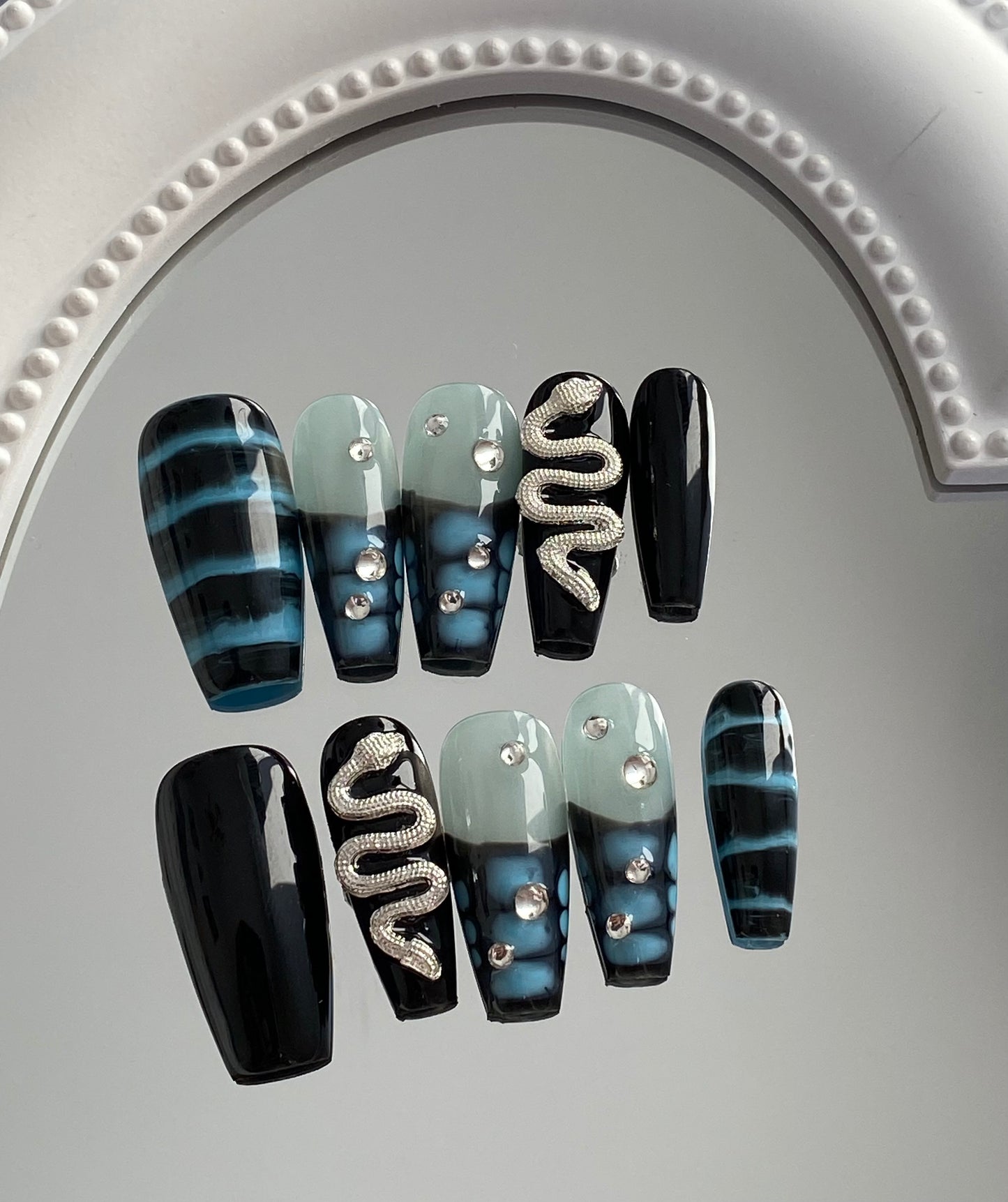 press on nails High quality handmade France hot shining snake fake nail