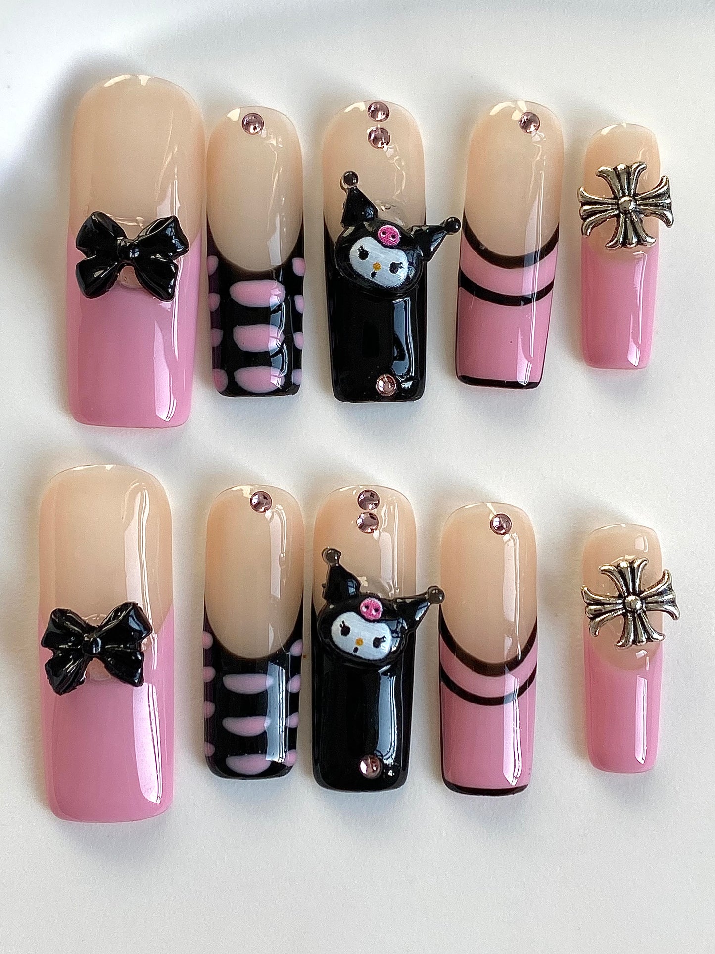 A hand painted press on nails fake  nail